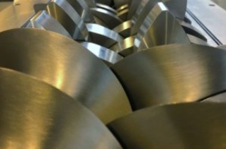 CONTINUOUS PROCESSING FOR RADIOACTIVE WASTE MOISTURE REMOVAL
